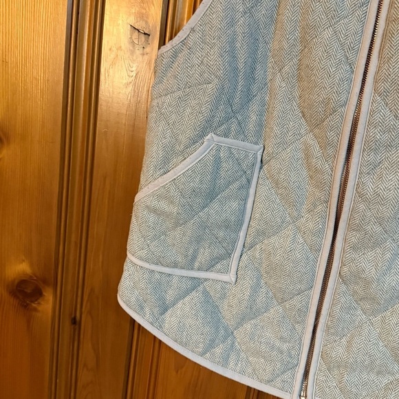 41 Hawthorn vest - Picture 2 of 5